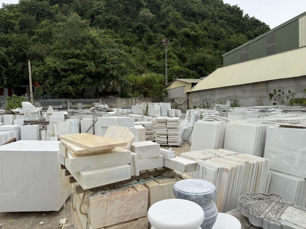 Cut-to-size stone yard