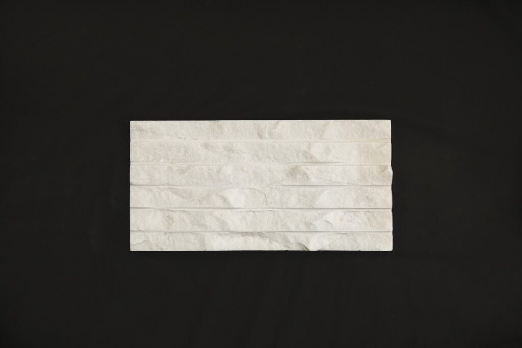 3d gold-mounted stone, peeled, cut, honed surface